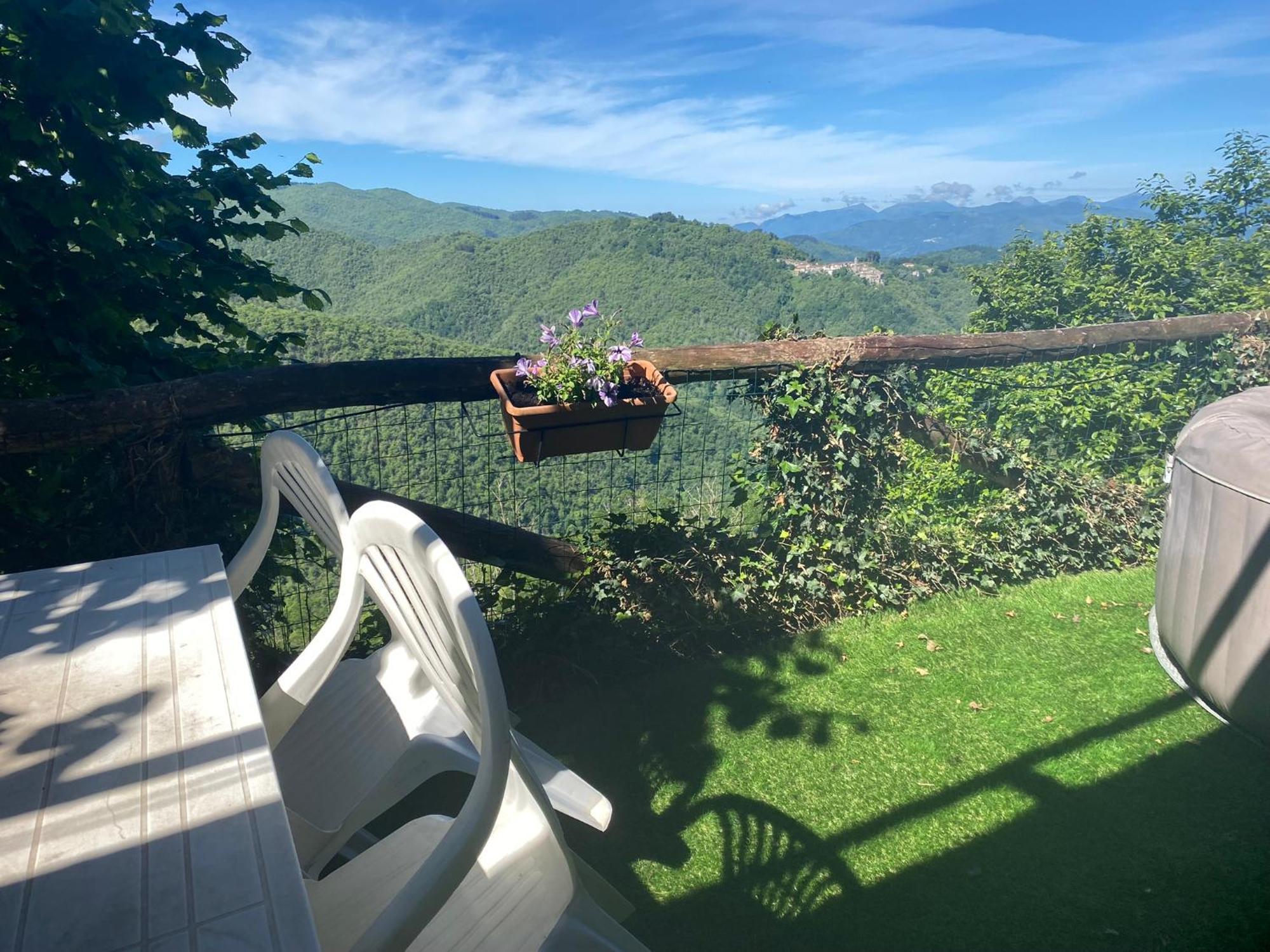 Home Holidays Crasciana, Con Terrazza Vista Sulle Alpi Apuane. المظهر الخارجي الصورة